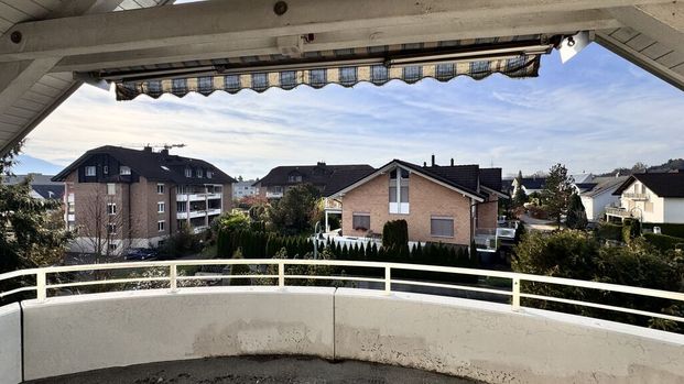 3.5 Zimmerwohnung Attika in Ruhiger Lage - Photo 1