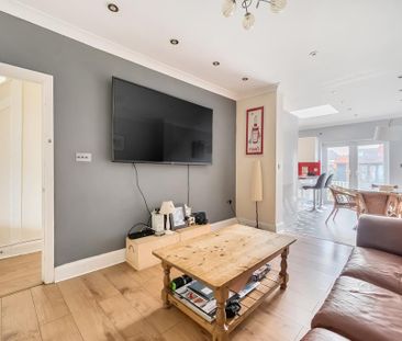 3 bedroom semi-detached house to rent - Photo 6