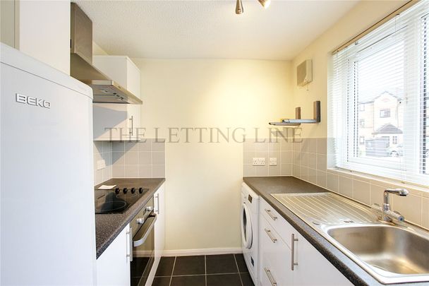 Woodfield Close, Enfield, Middlesex, EN1 2AZ - Photo 1