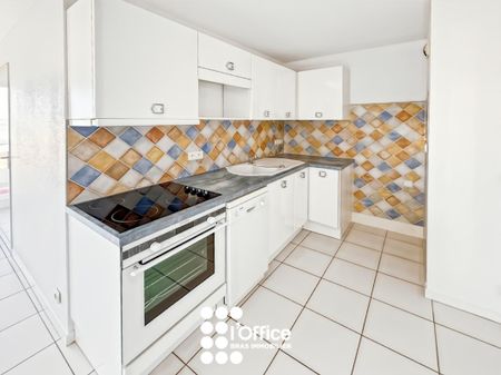 Location Appartement 3 pièces 45m² LES SABLES D OLONNE 85100 - Photo 2