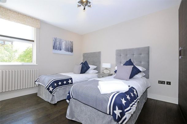 3 bedroom flat in St John's Wood Park - Photo 1