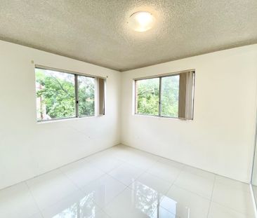 Renovated 2 Bedroom Unit - Photo 4