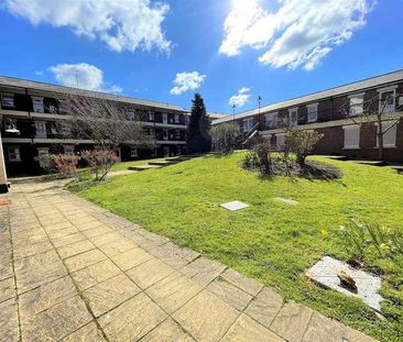 Stratfield House, Birchett Road, GU11 - Photo 4