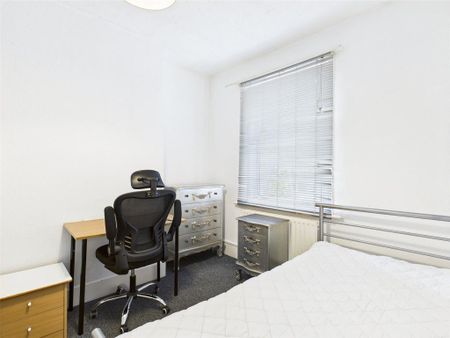 4 bedroom terraced house to rent - Photo 5