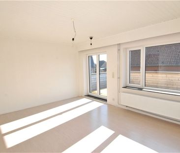 Gezellig appartement met 2 slaapkamers en ruim, zuid-gericht terras... - Photo 3