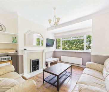2 bedroom Flat in Bridge Court, Taplow - Photo 5