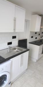 Long Lane, Ickenham, Uxbridge, UB10 8SX - Photo 3