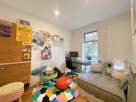 Charming Three-Bedroom Townhouse for Rent in Bundoora - Photo 3