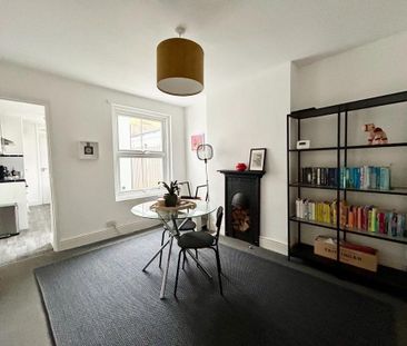 2 bedroom semi-detached house to rent - Photo 6