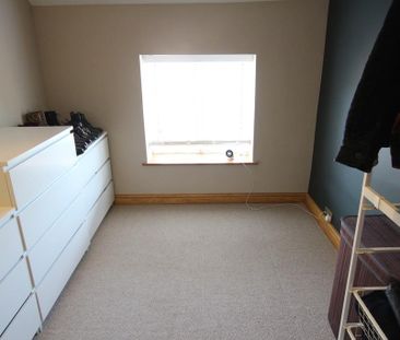 2 bedroom end of terrace house to rent - Photo 3