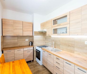 P R E N Á J O M: Slnečný 2-izbový s balkónom byt priamo v centre me... – Fotografia 2