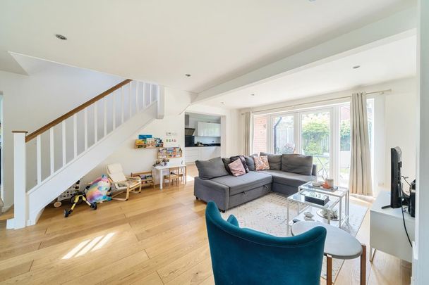 3 bedroom detached house to rent - Photo 1