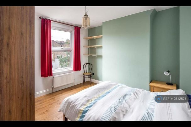 2 bedroom flat to rent - Photo 1