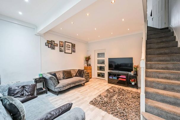 4 bedroom terraced house to rent - Photo 1
