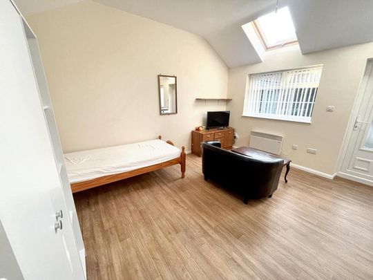 Studio to rent - Photo 1