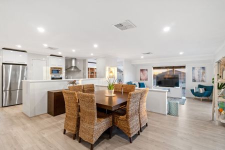 Beautiful Family Home in Mindarie - Photo 5