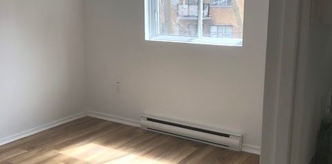 BEAU 4 1/2 Dans Petit Immeuble - Photo 2