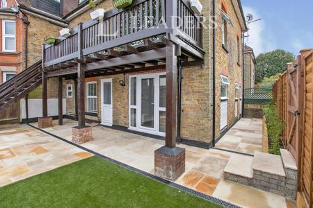 2 bedroom flat to rent - Photo 2