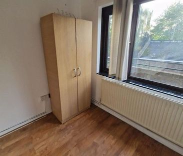 1 bedroom in a flat share to rent - Photo 3