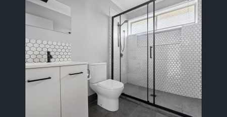 A renovated gem and family home in great location! - Photo 2