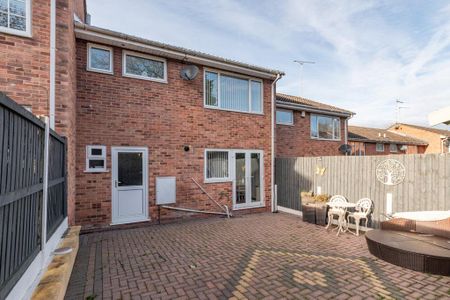 2 bedroom terraced house to rent - Photo 2