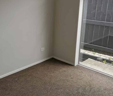 Modern Family Living in Millwater - 4 Bedrooms, 2 Living Areas & Sp... - Photo 3