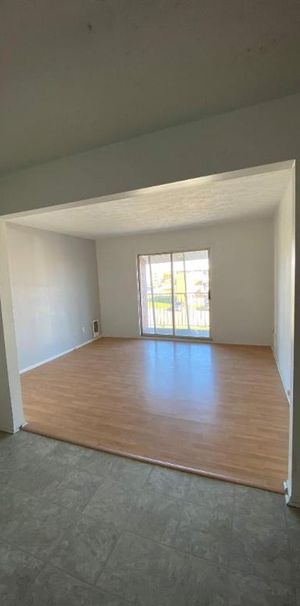 GRAND ET LUMINEUX 4.5 DISPONIBLE 1er MARS 2025 - Photo 1