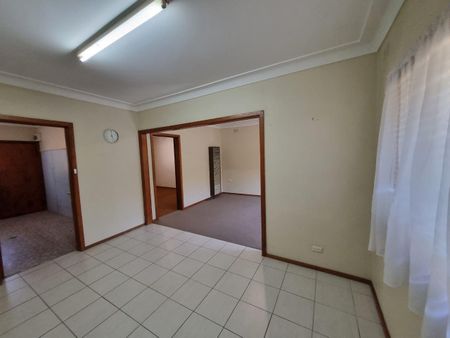 LEASED ON 5 DEC.....1BR Flat In Great Location - Photo 2