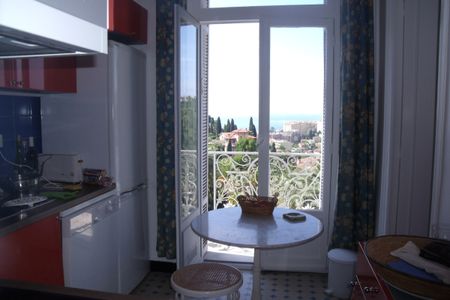 GRAND TROIS PIECES EN LOCATION MEUBLE - MENTON QUARTIER RIVI - Photo 5