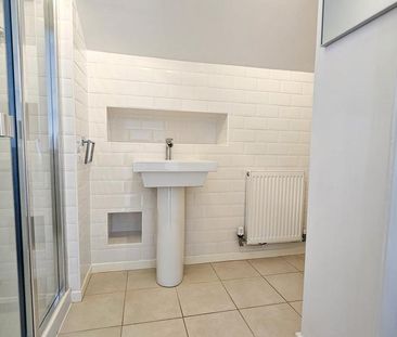 2 bedroom penthouse to rent - Photo 3