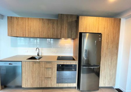 Large 2 bedroom apartment in the heart of the city - Photo 2