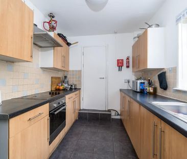 1 bedroom in a house share to rent - Photo 4