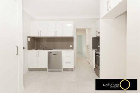 Spacious Ground Floor 1 Bedroom Unit - Photo 2