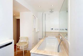 Attic-Spagna: 250mq. Duplex Penthouse located in 15th century Historical Building. Large double living room with fireplace, study, 3 bedrooms, 3 baths, spectauclar entertaining room with 360° views of antique Rome, rooftops and Cupoa’s. Ref #120