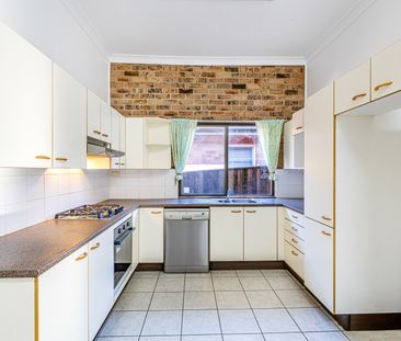 Spacious Family Home! - Photo 4