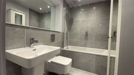 Two bed upper floor apartment with parking - Photo 5