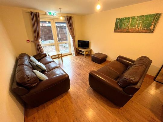 1 bedroom in a house share to rent - Photo 1