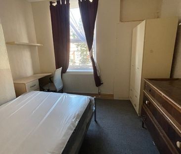 Room in a Shared House, Brudenell View, LS6 - Photo 5