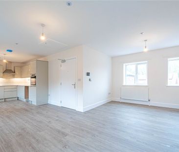 2 bed Upper Floor Flat for rent - Photo 2