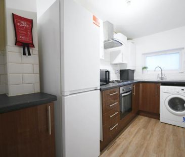 4 bedroom flat share to rent - Photo 3