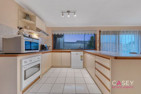 9 Vincent Court, Cranbourne North - Photo 4