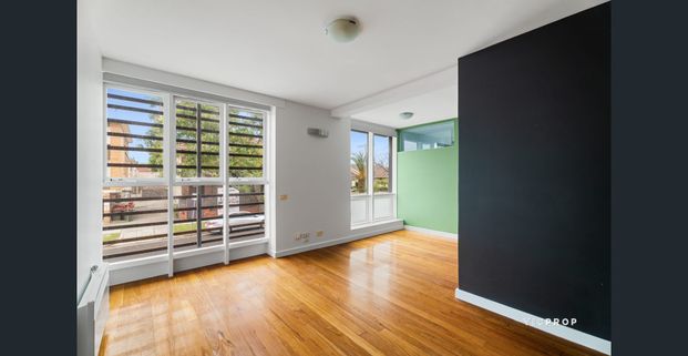 WELL POSITIONED, ONE BEDROOM APARTMENT - Photo 1