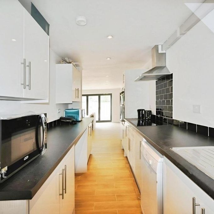 1 bedroom in a house share to rent - Photo 1