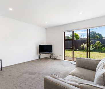 Renovated Luxury - Private Garden Oasis - Photo 2