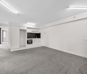 Walk to Class! Modern 1-Bedroom Apartment Opposite RMIT - Photo 6
