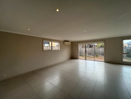 20 Ceratta Crescent, Tarneit - Photo 3