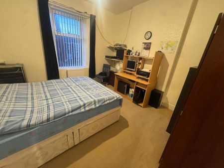 3 bedroom terraced house to rent - Photo 4