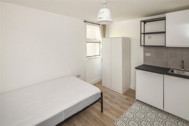 Studio to rent - Photo 1