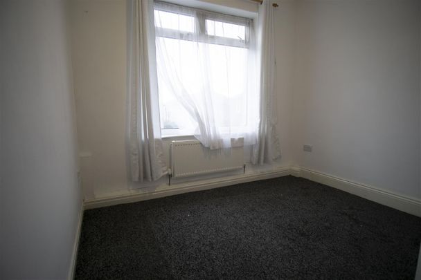 3 Bed House to Let on Calverley Street, Preston - Photo 1