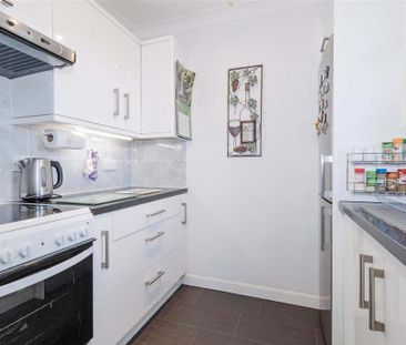 2 bedroom retirement property to rent - Photo 6